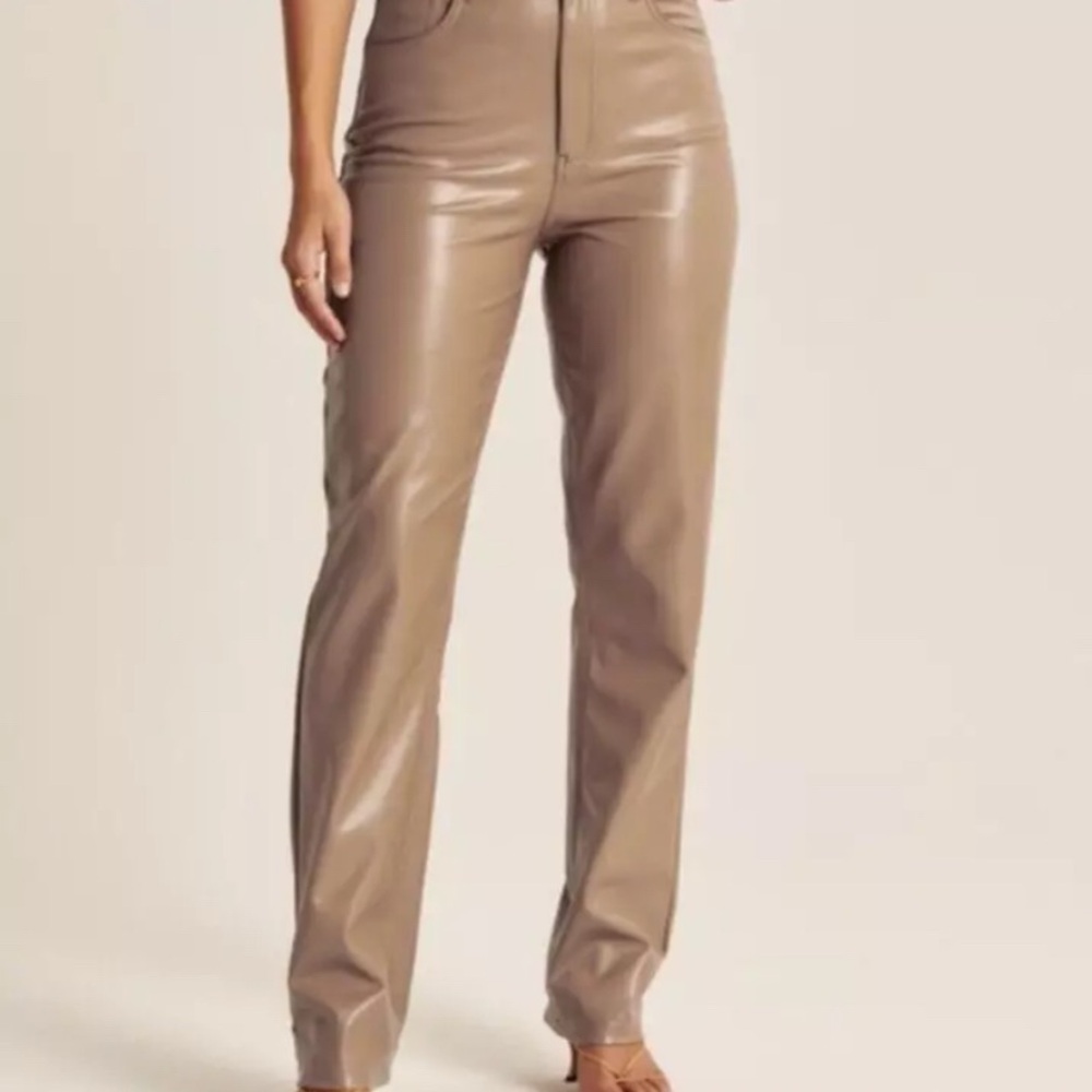 Abercrombie & Fitch The 90s Straight Ultra High Rise Faux Leather Pant Size 26/2